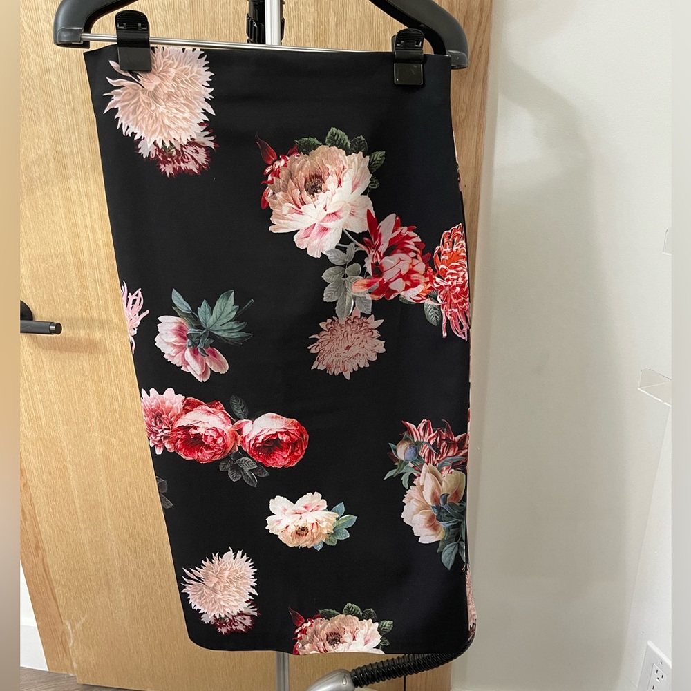 Black floral pencil skirt
